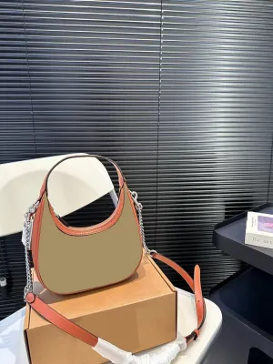 Fashionable crossbody bag