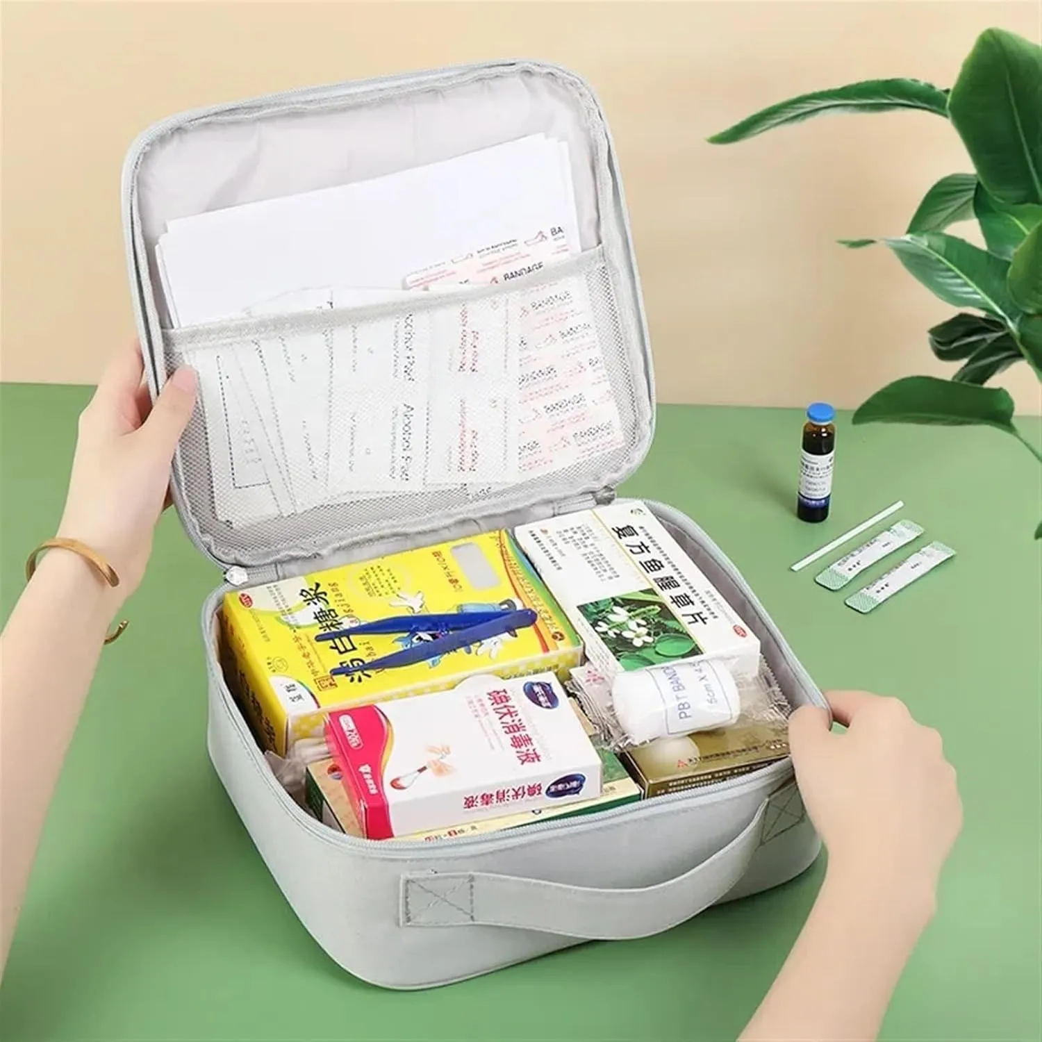 Large/mini Capacity Medicine Storage Bag,Portable Mini First Aid Pouch Medical Kit Home First Aid Kit Survival Bag Emergency Bag Travel Medicine Bag Double Handy Pills Pocket for Car,Travel Home(Gray,