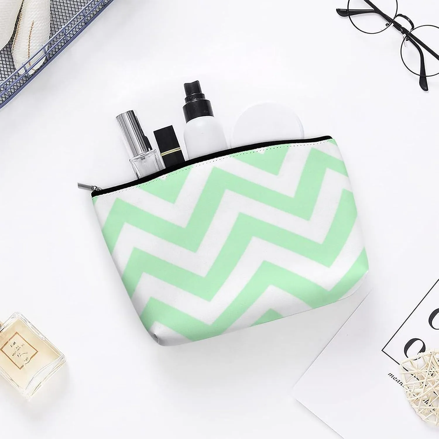 Mint White Large Chevron Zigzag Pattern Cosmetic Bag, Travel Portable Makeup Bag for Purse Pouch Beauty Zipper Organizer Toiletry Bag for Women