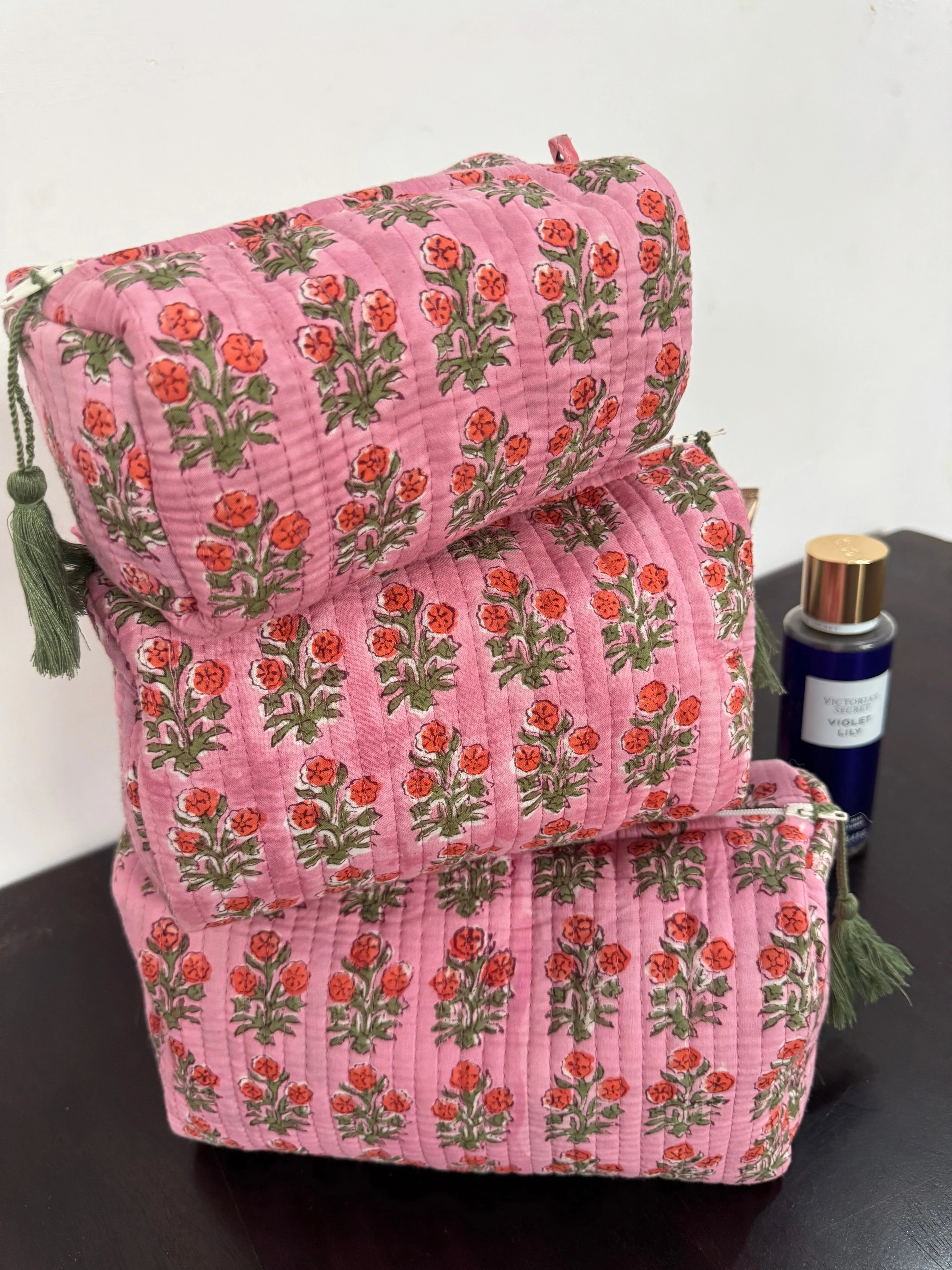 SET OF THREE MULTI PURPOSE TOILETRY BAGS