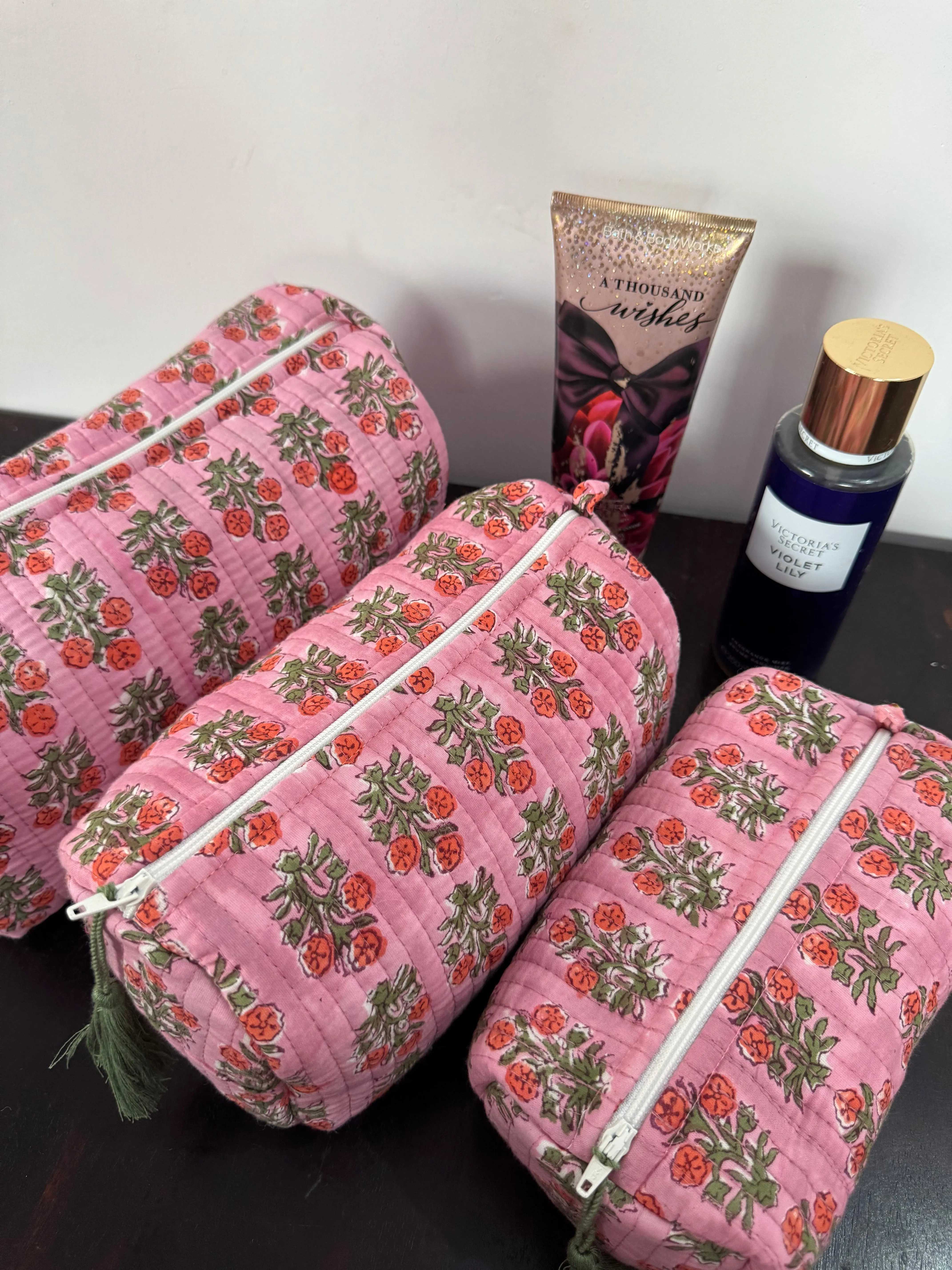 SET OF THREE MULTI PURPOSE TOILETRY BAGS