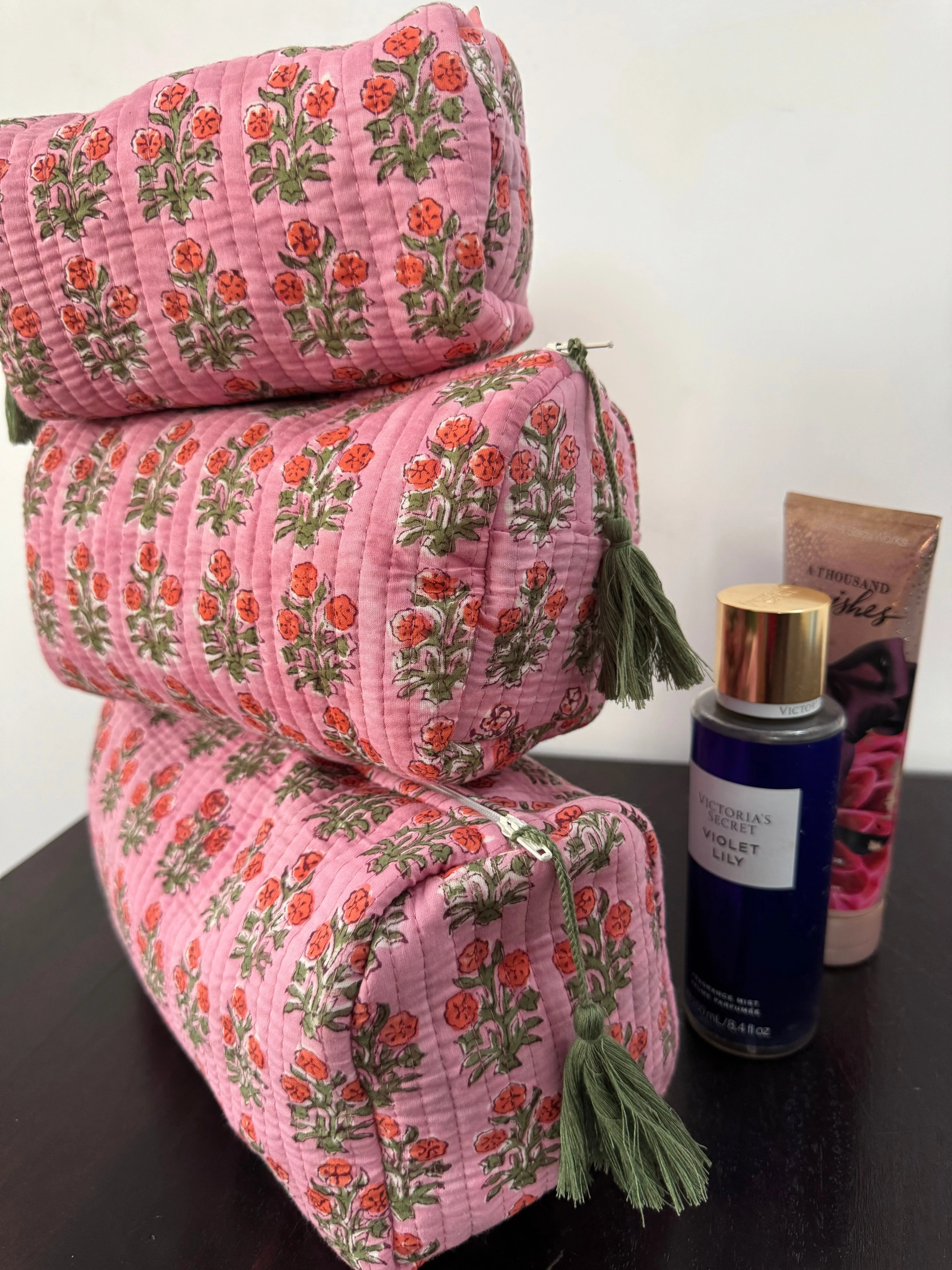 SET OF THREE MULTI PURPOSE TOILETRY BAGS