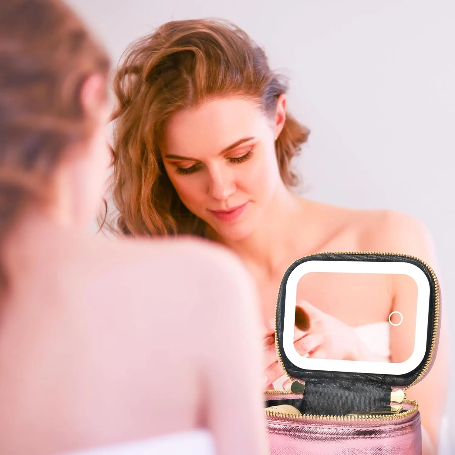 Small Makeup Bag Travel Train Case with Mirror and Light Mini Travel Makeup Train Case Cosmetic Organizer 3 Adjustable Brightness Toiletry Bag Portable Artist Storage