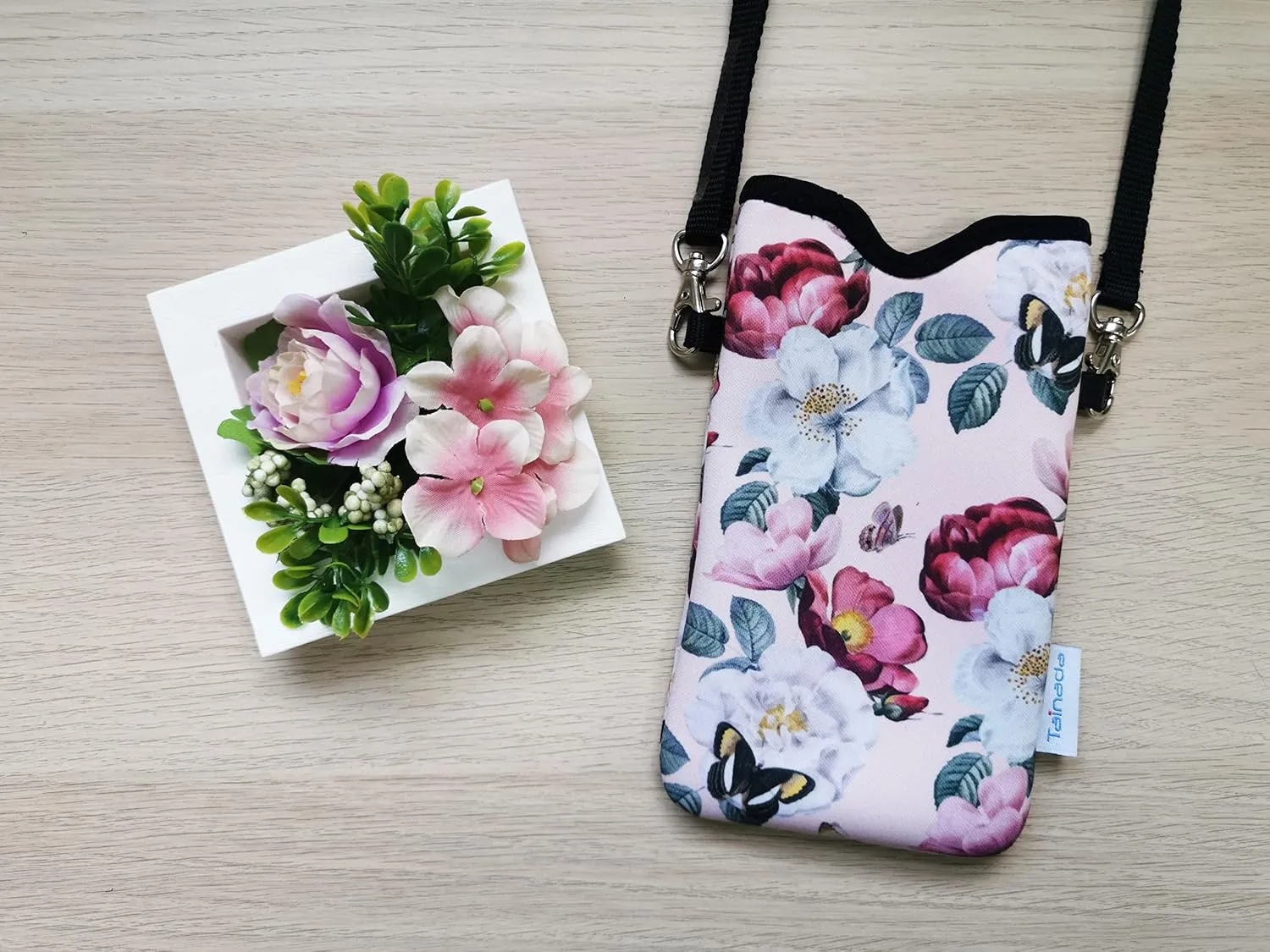 Tainada Women Neoprene Phone Sleeve Pouch Case Bag with Crossbody Strap/Neck Lanyard for iPhone 16/15 Pro Max, 16/15 Plus, 16e, Samsung S25 , S24, A35, A56, Google Pixel 9/8 (Pink Floral)