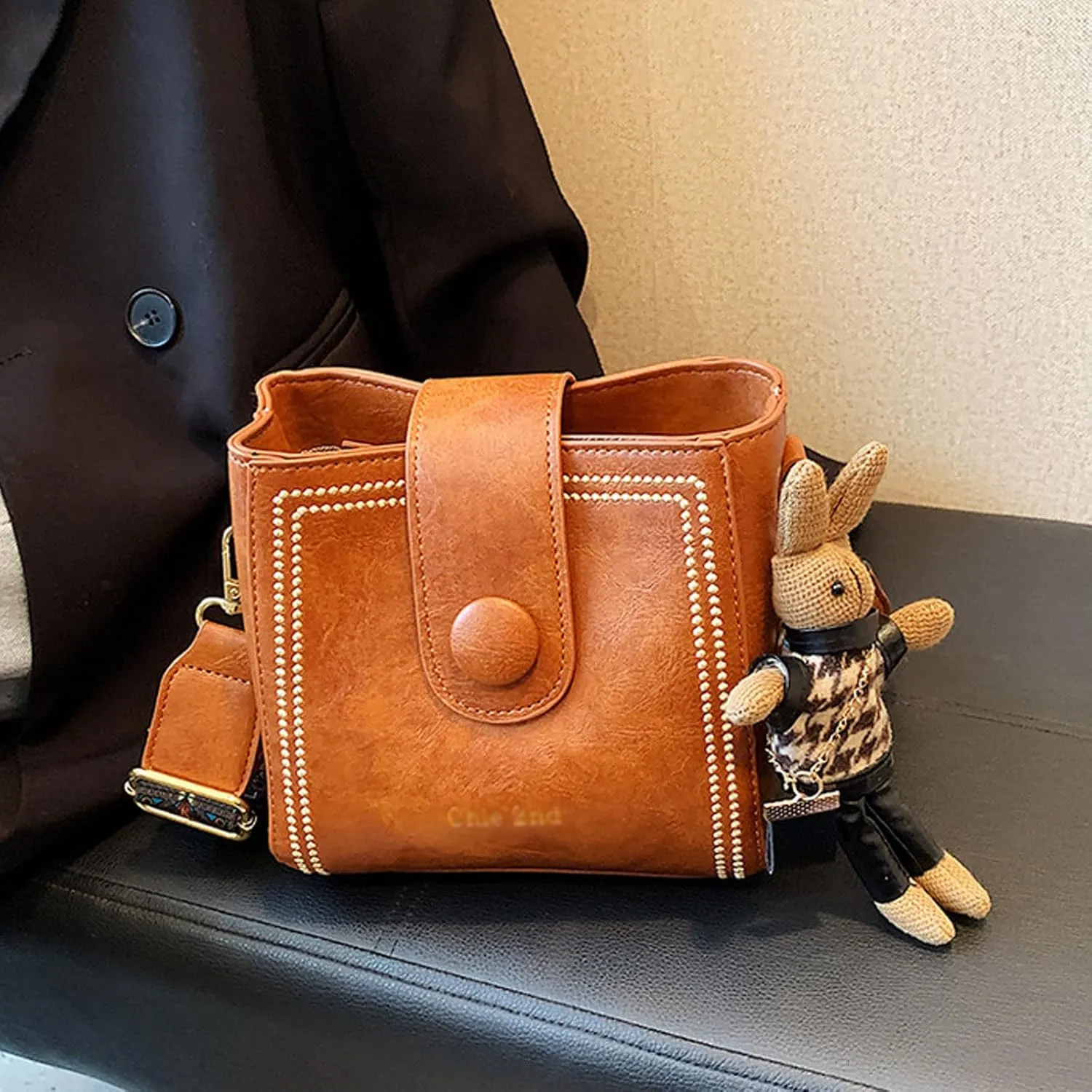 Vintage Fashion Bag with Adjustable Wider Shoulder Strap, Women's Retro Fashion Bucket Bag with Cute Rabbit Pendant
