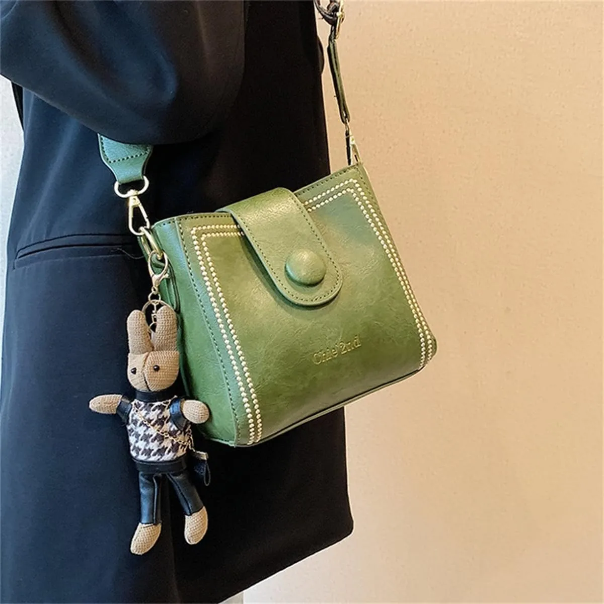 Vintage Fashion Bag with Adjustable Wider Shoulder Strap,Retro Water Bucket Shoulder Bag,Casual Crossbody with Rabbit Pendant
