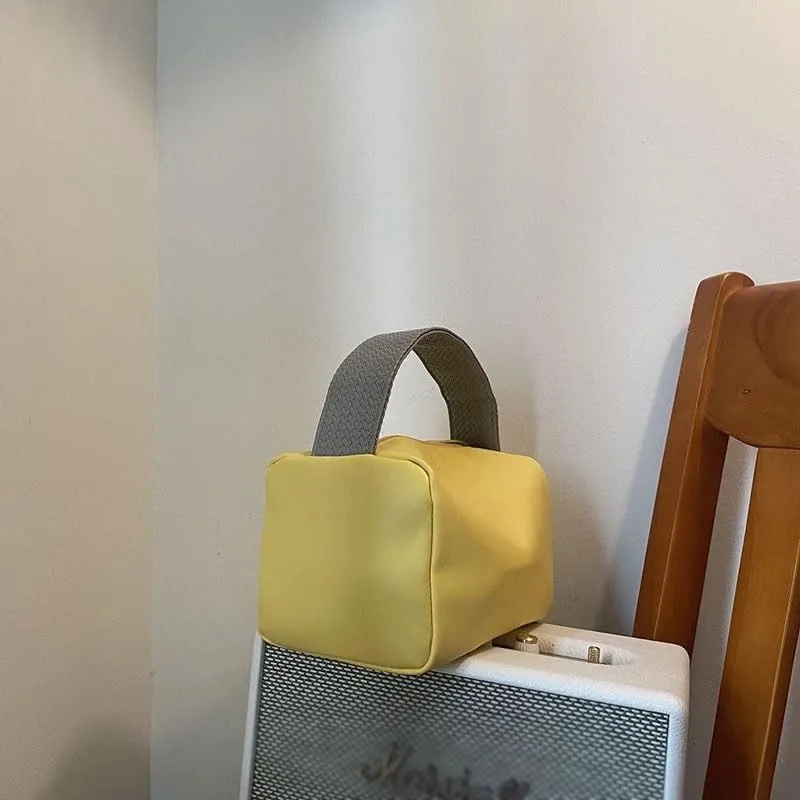 Waterproof cosmetic bag, large capacity, portable, fashionable, and high appearance cosmetic bag