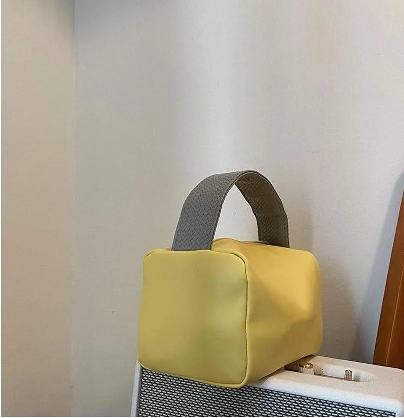 Waterproof cosmetic bag, large capacity, portable, fashionable, and high appearance cosmetic bag