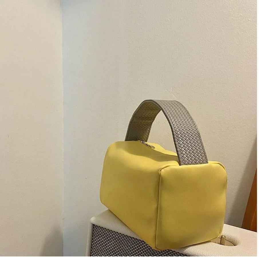 Waterproof cosmetic bag, large capacity, portable, fashionable, and high appearance cosmetic bag