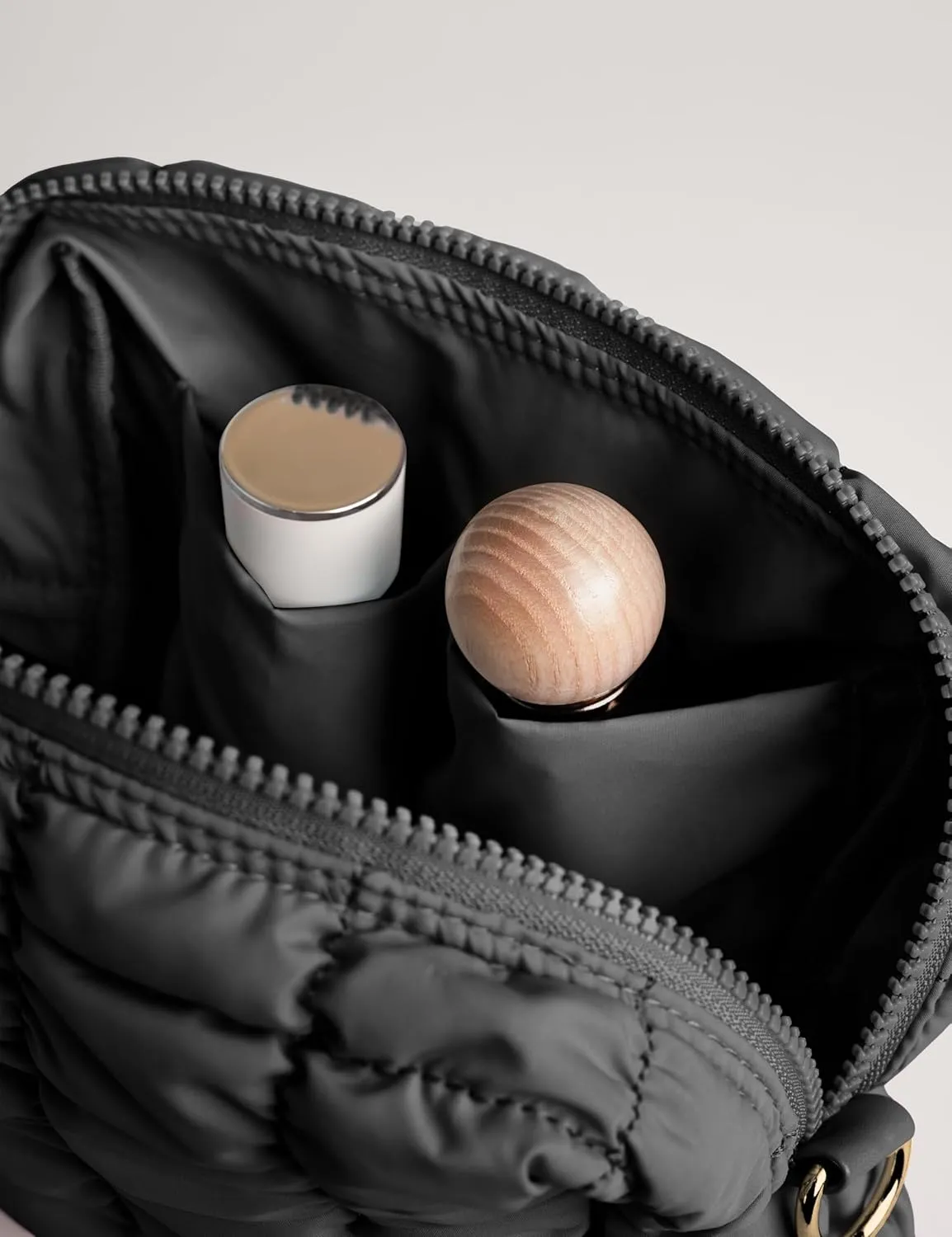 Yarnic Quilted Makeup Bag Cosmetic Bag, Travel Toiletry Bag for Women, Cute Makeup Bag Organizer Black Puffer Makeup Pouch (M, Black)