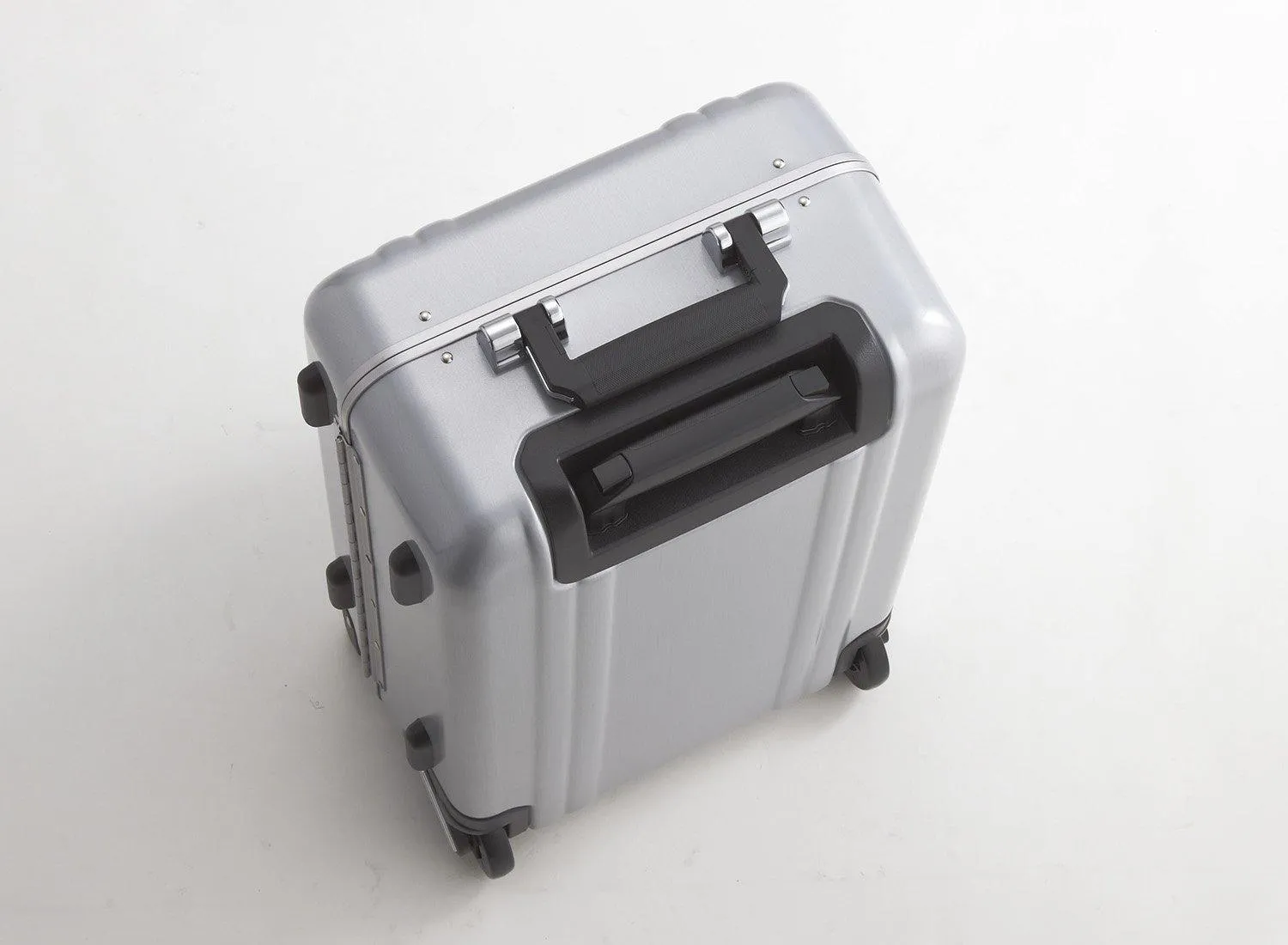 ZERO Halliburton Classic Polycarbonate Carry On 2 Wheel Travel Case